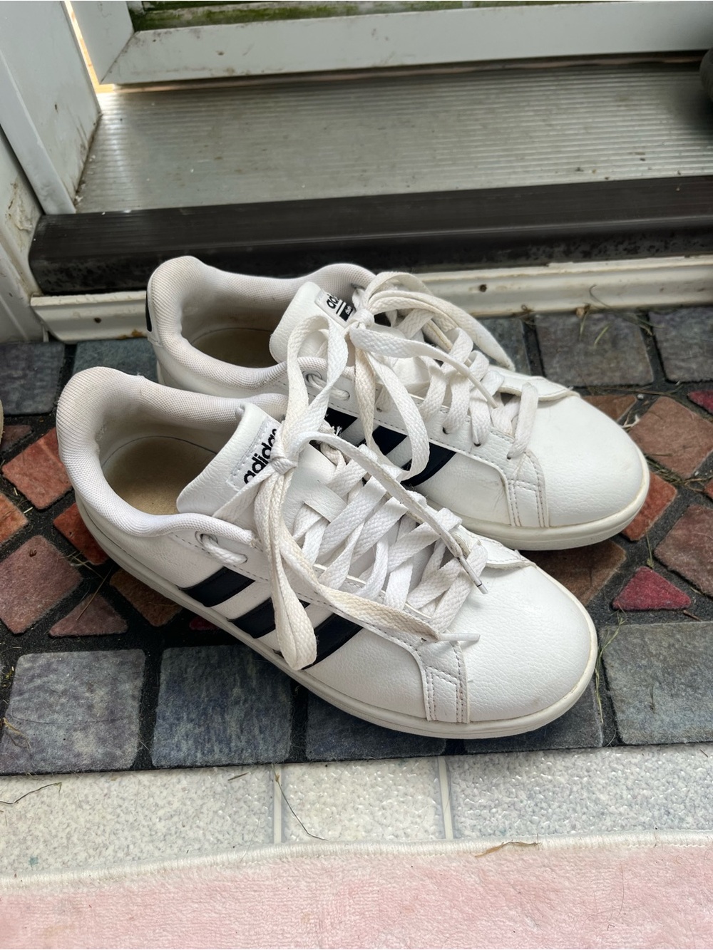 Size 38 adidas sneakers